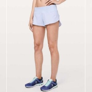 LULULEMON 2.5" Speed Up Short	in	Berry Mist